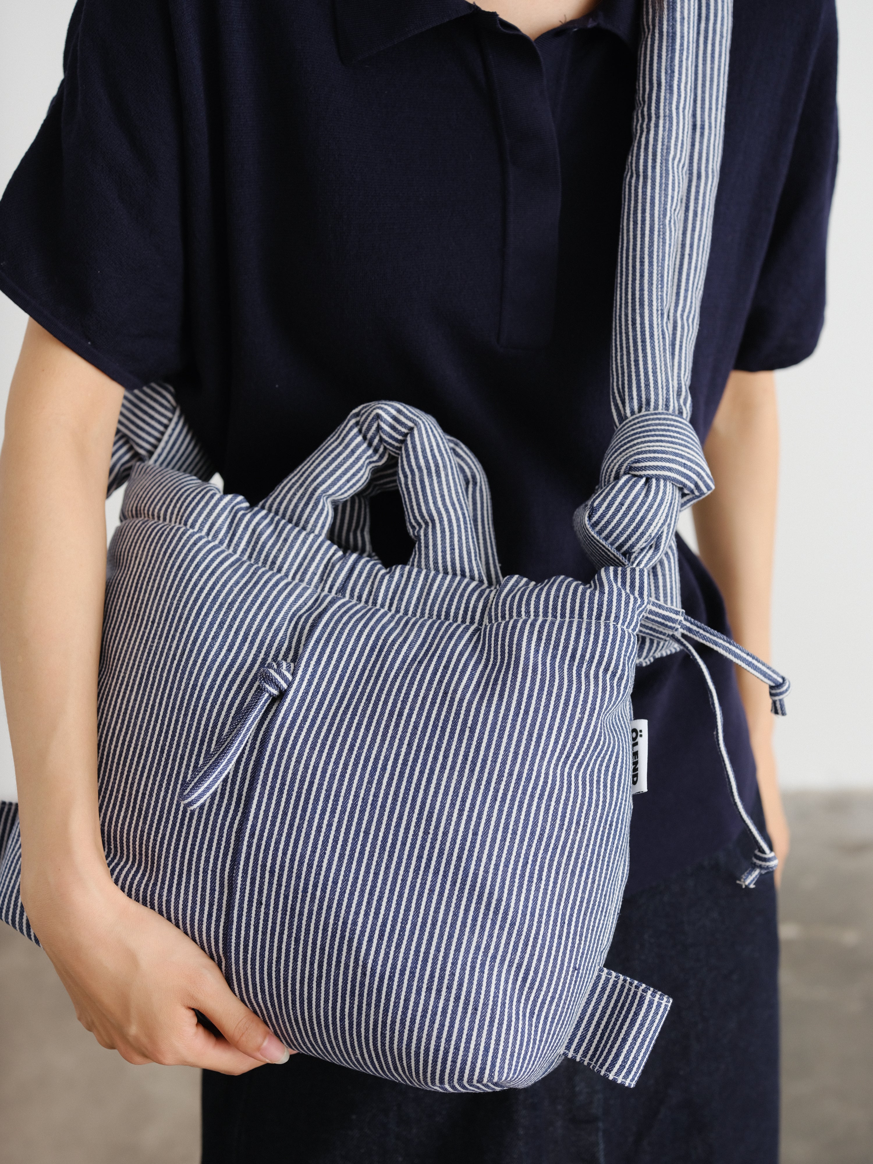 Velrenne padded shoulder bag