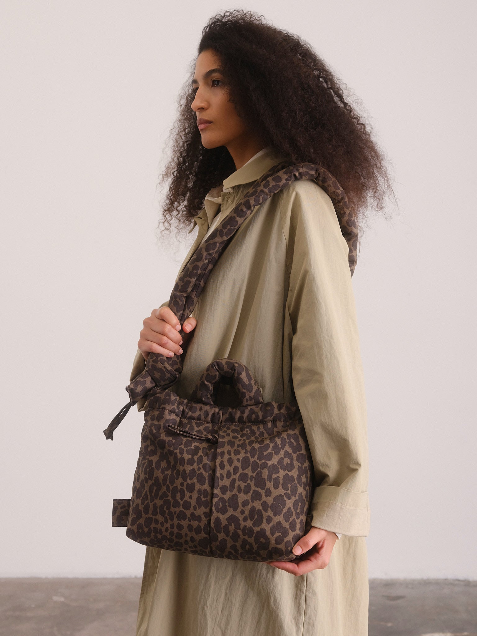 Velrenne padded shoulder bag